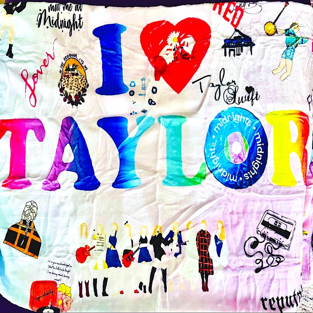 🎁*NWT* “I ❤️ Taylor” 40x50” throw blanket